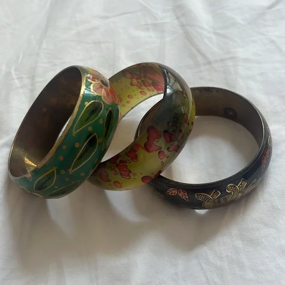 Large dangle bracelets - Picture 2 of 5